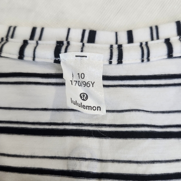 Lululemon Athletica Size 10 Black and White Striped V-Neck Tee - Picture 6 of 6